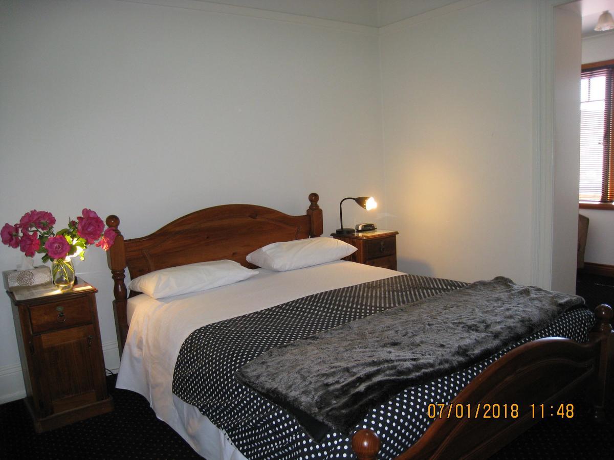 لونسيستون Hi George B&B الغرفة الصورة