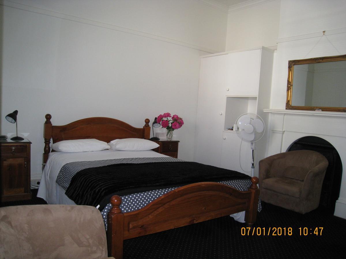 لونسيستون Hi George B&B الغرفة الصورة